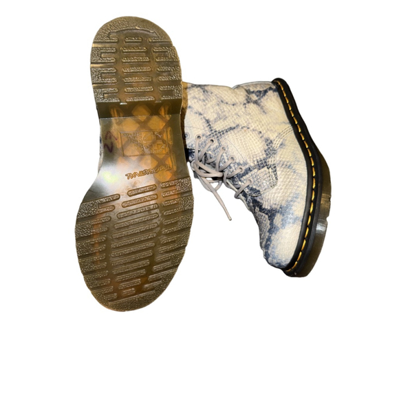 Women's Dr. Martens White Blue Snake Print Lace Up Boots Size 8 - Picture 4 of 5